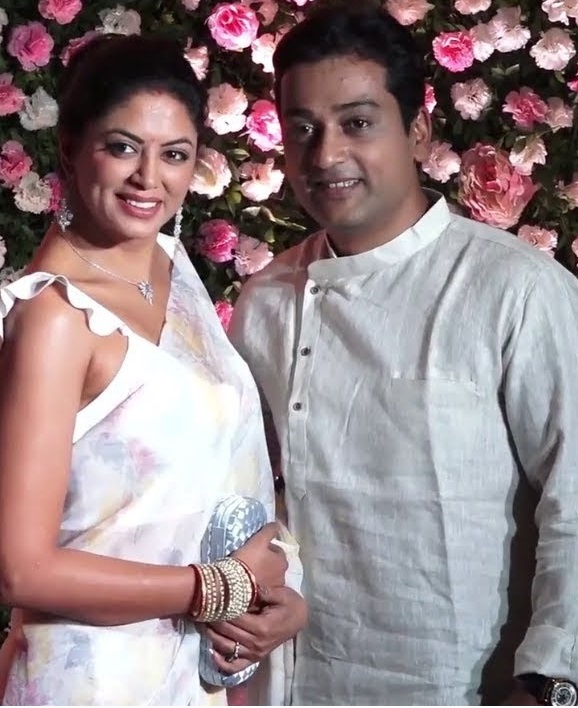 kavita kaushik with her husband